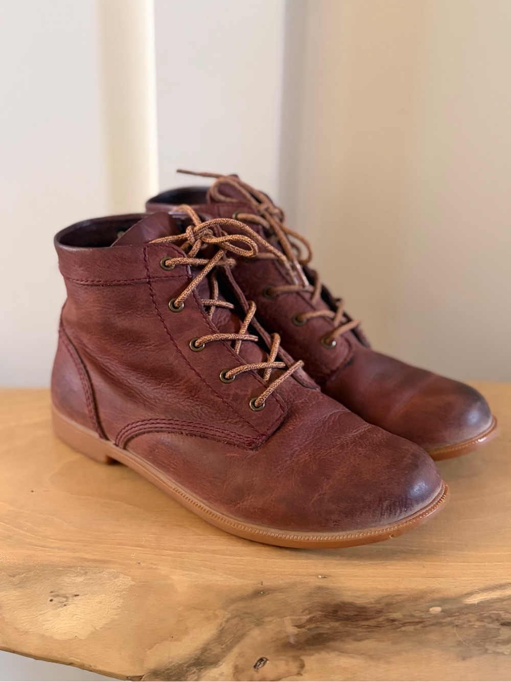 Kodiak Chestnut Brown Leather Chukka Boots Women size 6